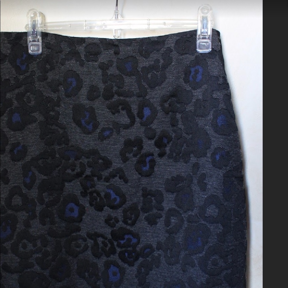 Any Taylor animal print fall straight skirt